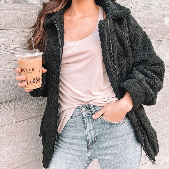 WOMEN'S FAUX FUR POCKETS ZIPPER CLOSURE JACKET - Picture 2 of 5